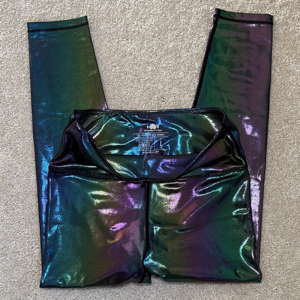 WodBottom shiny hiney black diamond leggings